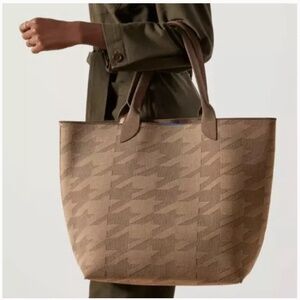 New with tags Rothy's Limited Edition Lightweight Tote in Dark Camel Houndstooth